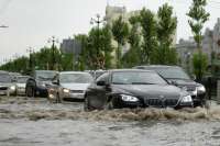 В Ростове-на-Дону происшествие на коммунальных сетях привело к затоплению улицы