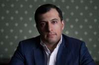 Бывший чиновник Росреестра Борис Авагян сбежал из суда и укрылся в консульстве Армении