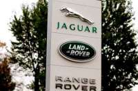 Jaguar Land Rover сокращает поставки в США на фоне новых пошлин