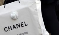 Россиянка столкнулась с дискриминацией, пытаясь купить сумку в магазине Chanel в Дубае
