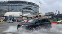 Из-за сильного тропического дождя в Москве случилось наводнение
