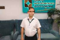 Суд в Москве оштрафовал соцработника за старые кадры с поцелуем двух мужчин