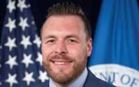 Главу аппарата министра обороны США уволили из-за интриг и опозданий