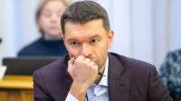 Авторитетному депутату Алексею Вихареву – 36! Как на нары не присесть?