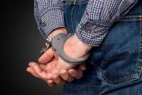 Жителя Санкт-Петербурга задержали за автограф со свастикой в паспорте