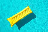 На Сахалине подросток уплыл в океан на надувном матрасе