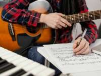 Московскую преподавательницу музыки подозревают в неподобающем поведении с ученицами