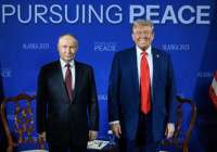 Администрация Белого дома представила совместное фото Трампа и Путина перед их встречей на Аляске