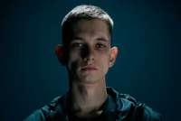 В Томске двое мужчин устроили нападение на рэпера Teaky и побили его