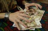 В Красноярском крае гадалка выманила у пенсионера 15 тысяч, пугая его «порчей»