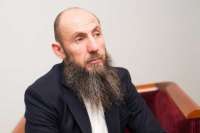 Главу МХАТ Владимира Кехмана обвиняют в получении элитного автомобиля в качестве взятки