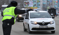 Госдума приняла закон о запрете водителям с судимостью работать в такси и общественном транспорте