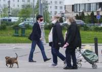 Треть москвичей не начали носить маски и перчатки