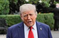Дональд Трамп не соблюдал королевский этикет во время встречи с Чарльзом III в Виндзоре