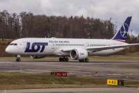 Журналист BBC Фрэнк Гарднер был вынужден ползти по полу самолета из-за отсутствия инвалидного кресла