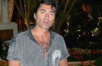 Пасынок Армена Джигарханяна рассказал о различиях между светской жизнью Москвы и Америки