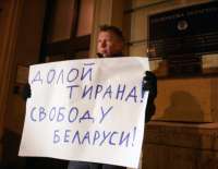 Лукашенко готовит общественность к дубинкам