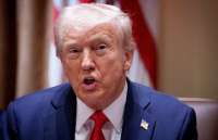 Трамп считает, что Зеленскому следует принять на себя ответственность за завершение войны, пишет Politico