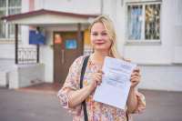 Активистку Безменову задержали по делу о цитатах Путина у мемориала Сталину