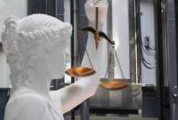 Суд заключил под стражу первую обвиняемую по делу о грабеже филиала \