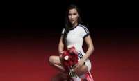 Белла Хадид будет судиться с Adidas из-за скандальной рекламы кроссовок