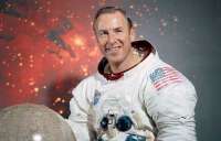 Закончился командир «Аполлон-13» Джеймс Ловелл, известный благодаря фразе «Хьюстон, у нас проблема»