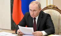 Путин заявил, что ЕС вводит санкции против нефти и газа из России из-за давления США