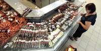 Запрещённый в РФ «мясной клей» производители добавляют в сосиски, колбасы и творог