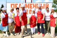 Фестиваль пельменей в деревне Грицово вызвал возмущение в связи с размещением баннера у мемориала солдатам