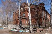 Брошенный военный городок в Новосибирске превращается в руины