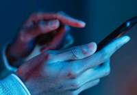 В Москве аферисты убедили пенсионерку приобрести дорогие часы и передать их курьеру