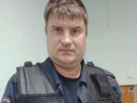 В Кемерово сотрудник автомастерской в форме полицейского останавливал людей на самокатах