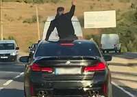 На севере Молдовы мужчина совершил поездку на крыше BMW