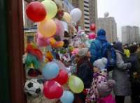 Жители Новокосино провели «плюшевый флэшмоб» против стройки