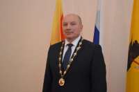 Нарушение налогового законодательства и скандалы с участием главы Углича Анатолия Курицина не помешали ему остаться на посту