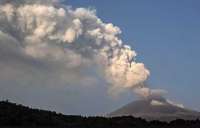 Вулкан Симмоэ в Японии изверг столб пепла высотой 3 км