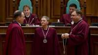 Судьи КС взяли помощниками своих жен и родственников коллег