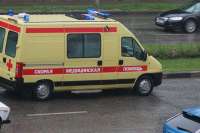 Легковой автомобиль сбил людей на остановке в Подмосковье: имеются пострадавшие