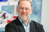 Обладатель Нобелевской премии проживает в горах, где нет связи, и не осведомлен о присуждённой награде