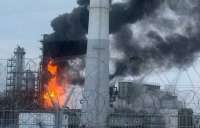 Украинские беспилотники атаковали 10 российских нефтеперерабатывающих заводов: цены на бензин поднялись до рекордных показателей