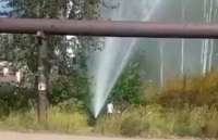 Центр Воткинска оказался под водой из-за длительного прорыва водопровода