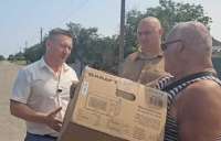 Российские чиновники подарили микроволновую печь семье военнослужащего, погибшего на службе
