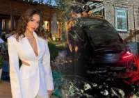 Дочь лидера кущёвской ОПГ Анастасия Цапок на автомобиле Mercedes совершила наезд на жилой дом около Таганрога