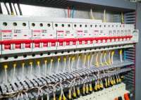 Пьяный электрик в Подмосковье упал у щитка, оставив дома жителей без света