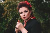 «Ведьма Путина» Алёна Полынь была приговорена к двум годам колонии по обвинению в экстремизме