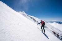 Альпинист упал с высоты свыше пяти тысяч метров