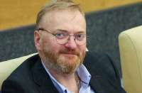 Депутат Виталий Милонов осудил девушек за фото с цветами