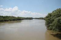 После разлива реки Дефань в Краснодарском крае четверо человек упали в воду с моста