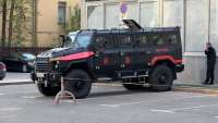 В столице наблюдали бронированные машины с эмблемой метро и гербом Москвы