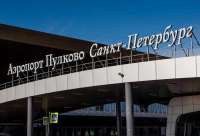 В аэропорту Пулково пассажиры вынуждены ожидать на лестницах из-за нападения беспилотника